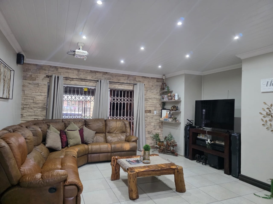 4 Bedroom Property for Sale in Geelhoutpark North West